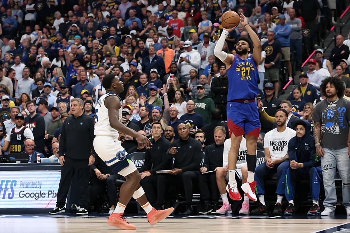 赛前突围战来临，明尼苏达森林狼围绕全明星赛单刀错失，气氛紧张，年轻球员得到机会的简单介绍