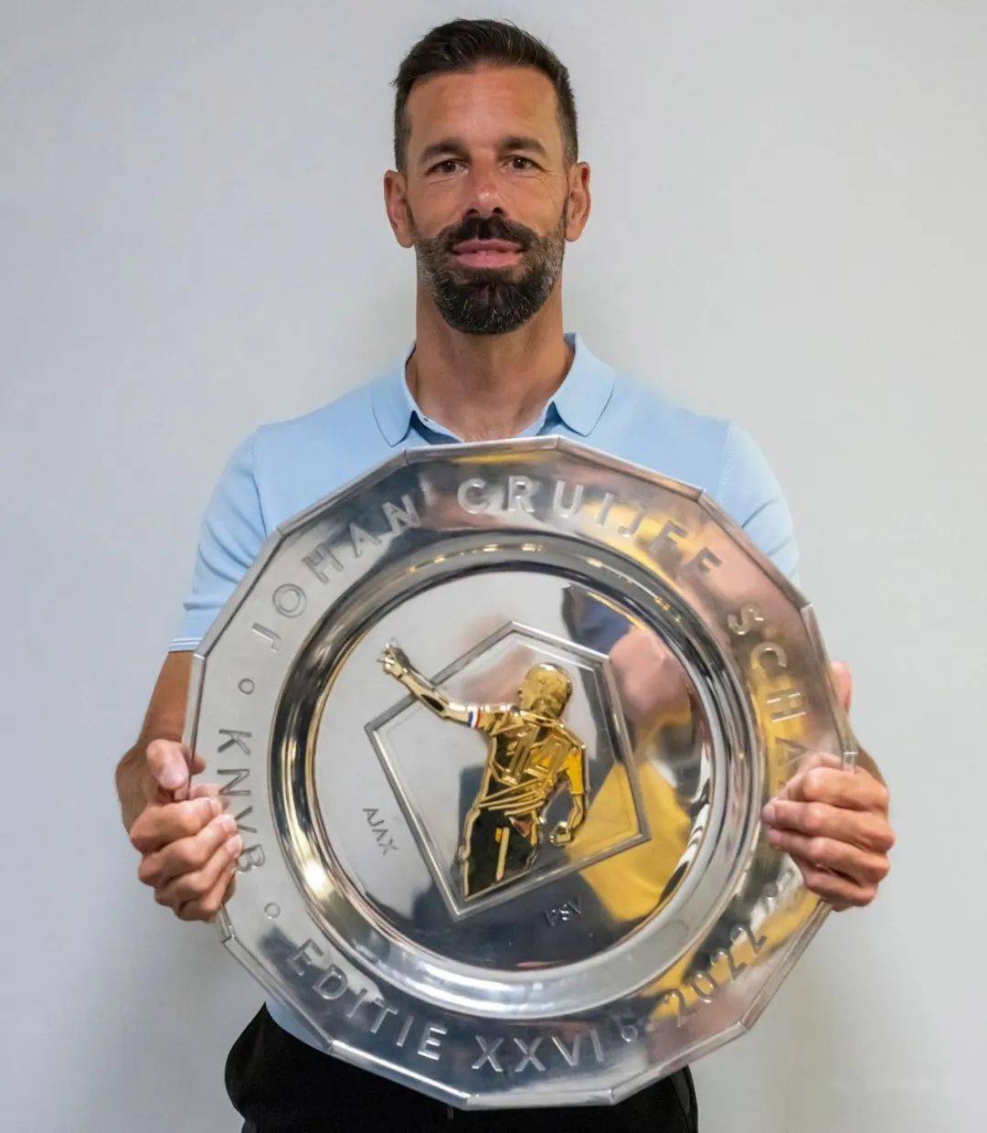 埃因霍温发布备战花絮；加时末段复出首秀；足总杯任务艰巨；数据趋势出现新变化的简单介绍