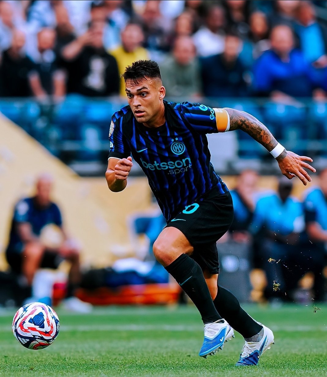 国际米兰发布备战花絮，关键时刻回应争议，亚冠任务艰巨，轮换策略成焦点(泰山全力备战亚冠)