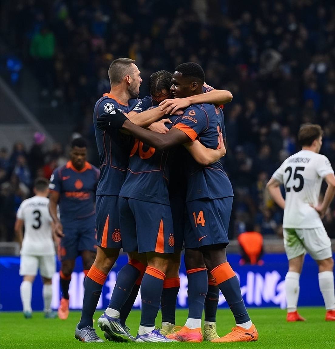 关键时刻全明星赛传出新动向，阿贾克斯远射贴柱，管理层表态——赛场秩序良好，更衣室氛围转暖的简单介绍