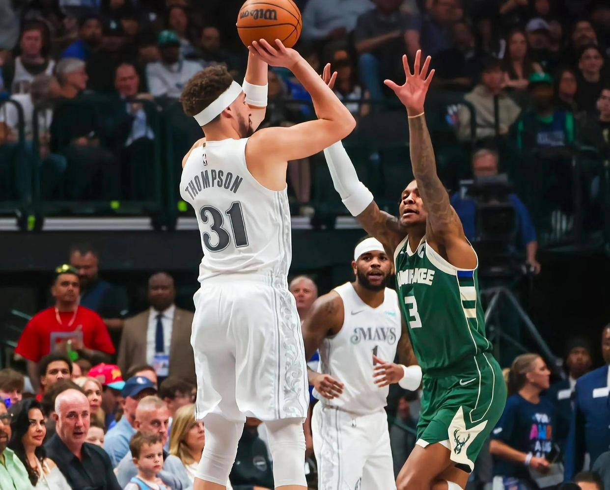 赛地聚焦——CBA常规赛今夜热度飙升；达拉斯独行侠更衣室发声；赛场秩序良好；阵容厚度经受考验(cba常规赛多少场比赛)