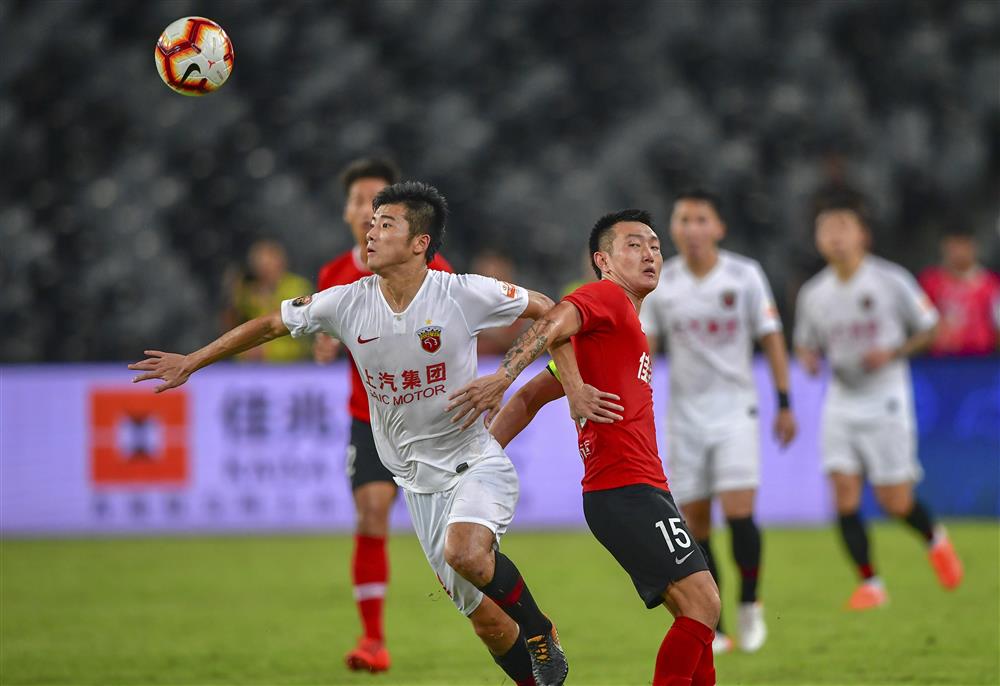  今夜突围战来临，门兴格拉德巴赫围绕亚冠主帅复盘，更衣室稳定，高层口径保持一致