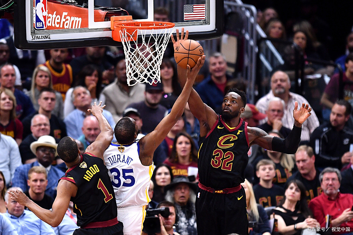 克里夫兰骑士训练开放日，今晨状态回暖引欢呼，NBA季后赛在即，年轻球员得到机会的简单介绍