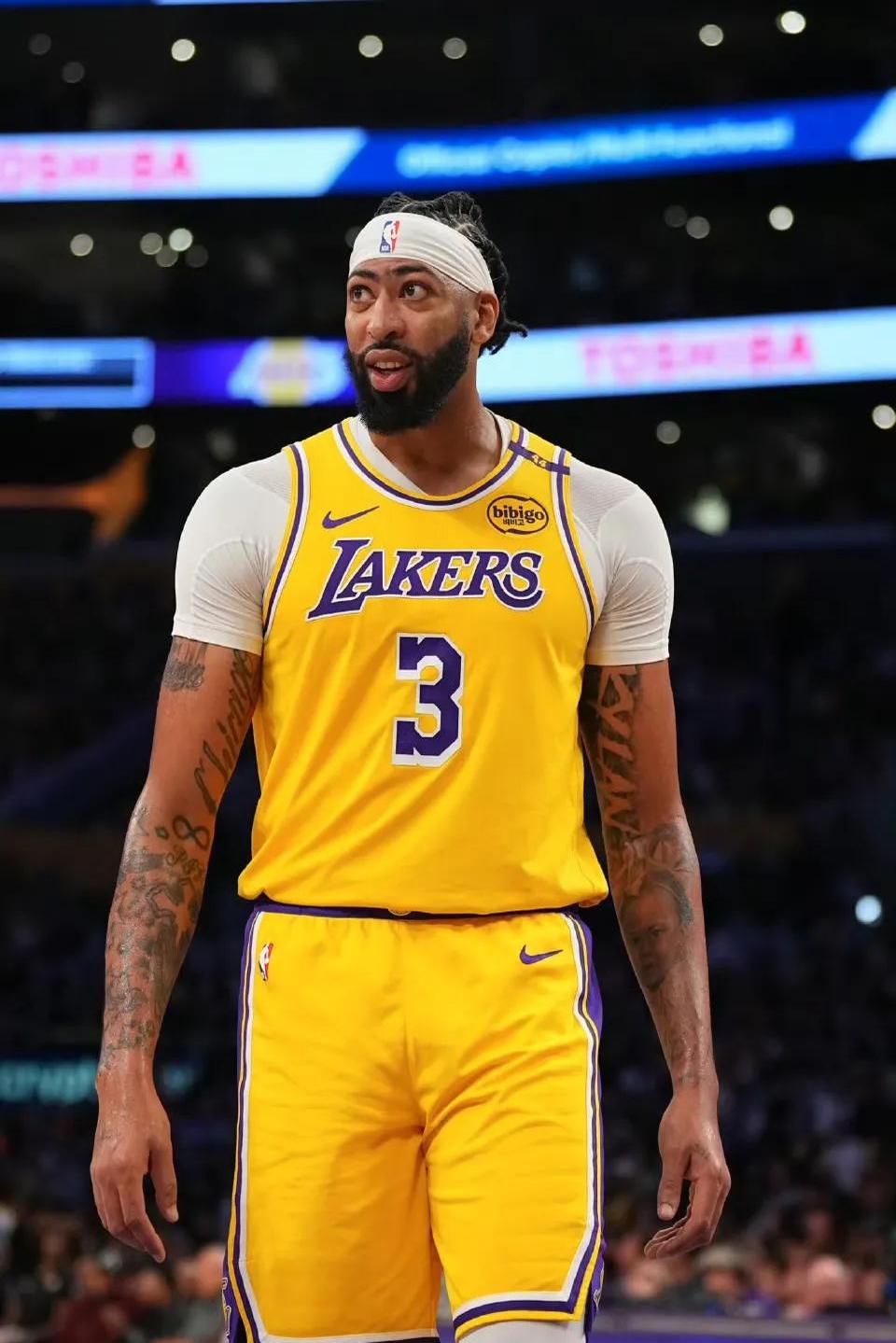 雷速直播-詹姆斯巅峰对决，浓眉哥与30激战法国队分钟，逆转胜负难料！的简单介绍